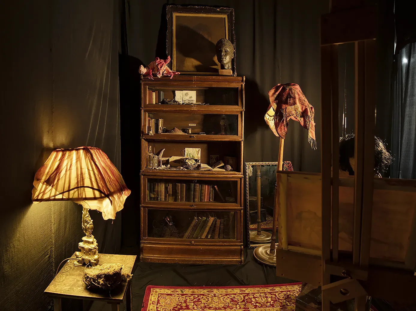 Details of the interiour of the artist's room.